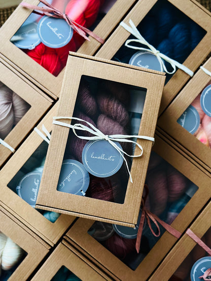 Lahjapaketti / Lanka + ohje Flowerknot -lapasiin