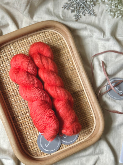 Lahjapaketti / Lanka + ohje Flowerknot -lapasiin