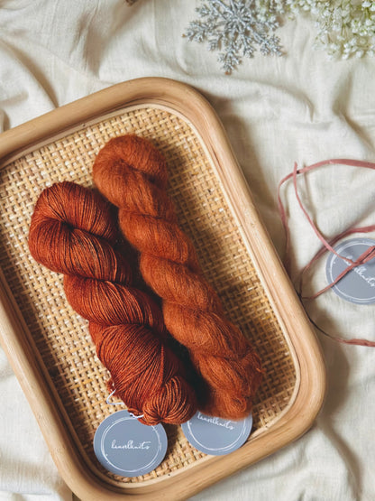 Lahjapaketti / Lanka + ohje Flowerknot -lapasiin